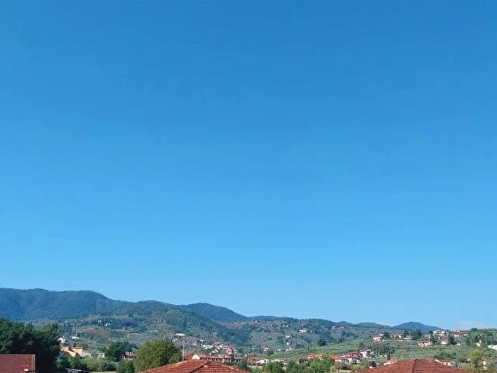 Casa con 6 locali in vendita in Carmignano