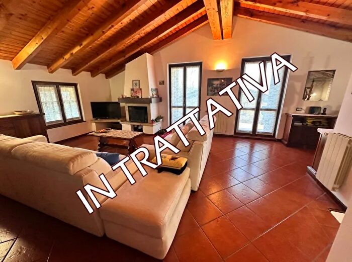 Appartamento quadrilocale in vendita in Via Morandi Malnate Va Italia, Malnate