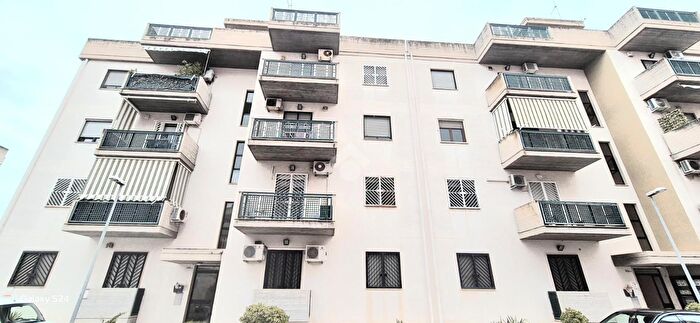 Appartamento trilocale in vendita in Ugo Foscolo, Bari