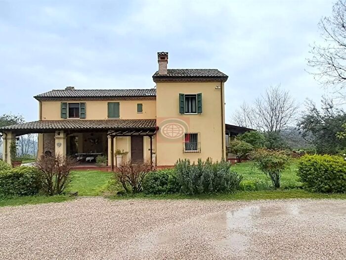 Casa con 11 locali in vendita in Cesena