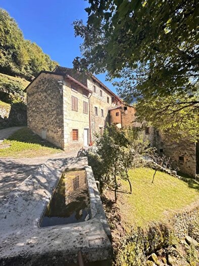Casa quadrilocale in vendita in Via Draghi Arsiero, Arsiero