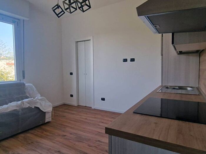 Appartamento monolocale in affitto in Via Lorenteggio, Inganni, Milano