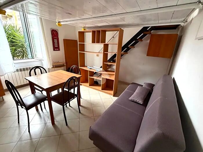 Appartamento trilocale in affitto in Via Armando Diaz, Portici