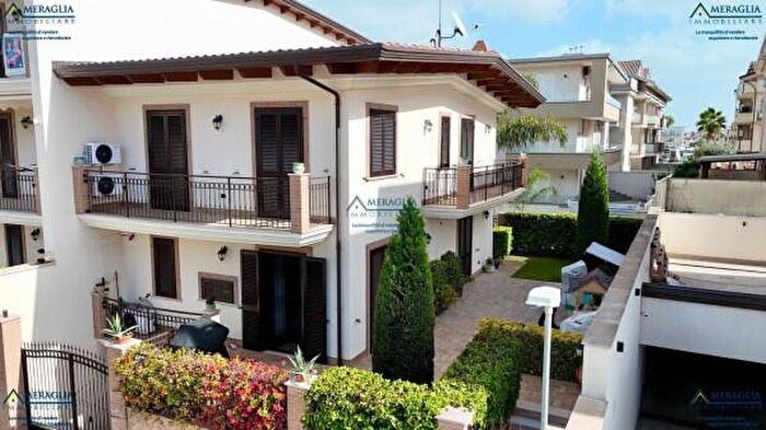 Casa con 5 locali in vendita in Via Giovanni Amendola, Parete