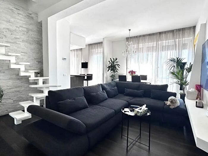 Appartamento con 5 locali in vendita in Pontedera