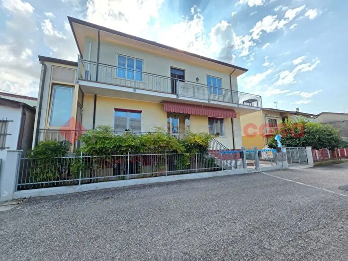 Casa quadrilocale in vendita in Via Fratelli Bandiera, Gazzo Veronese