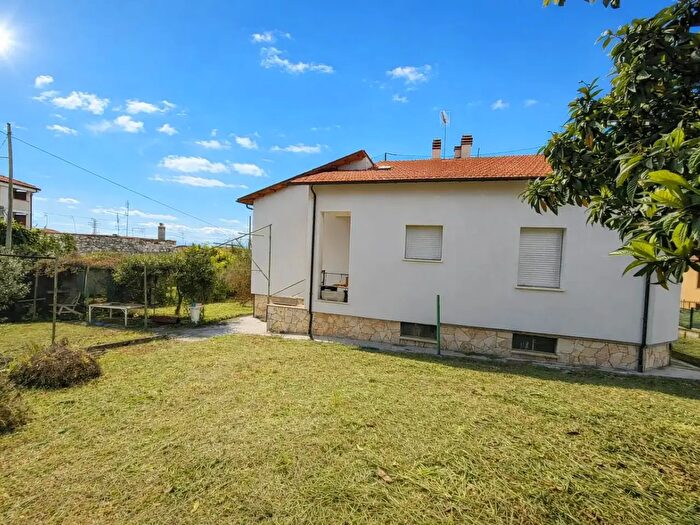 Casa con 7 locali in vendita in Via Campomicciolo, Terni