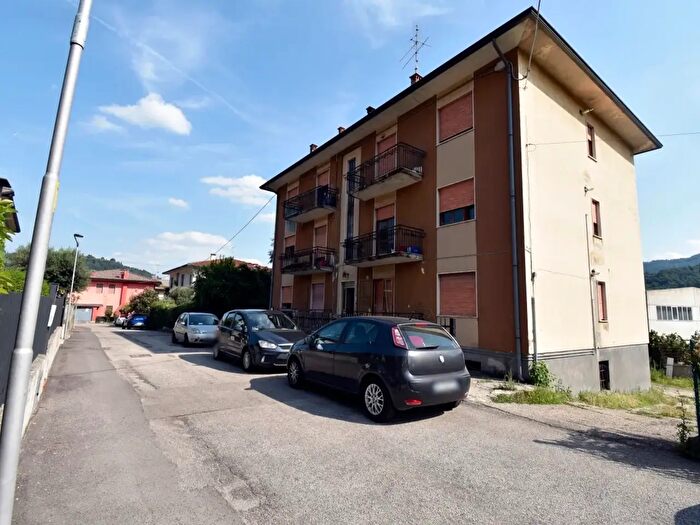 Appartamento con 5 locali in vendita in Via Portinari, Chiampo