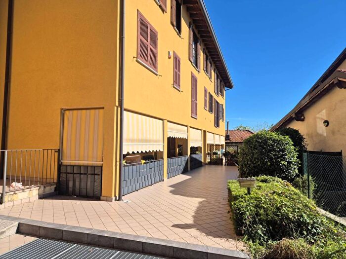 Appartamento bilocale in affitto in Via Angelo Longoni, Semicentro, Cantù