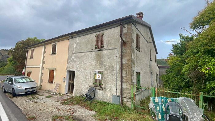 Casa con 8 locali in vendita in Via Serra Masini, Novafeltria