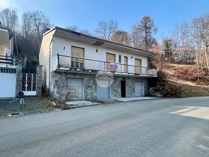 Casa con 5 locali in vendita in Strada Fontana Sistina, Monastero Di Lanzo