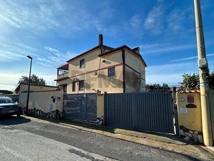 Appartamento quadrilocale in vendita in Via dei Canarini a, Aprilia