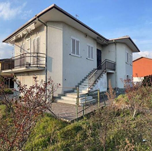 Casa con 6 locali in vendita in Ottobiano