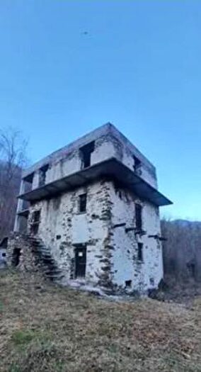 Casa bilocale in vendita in Via per Albonico, Sorico