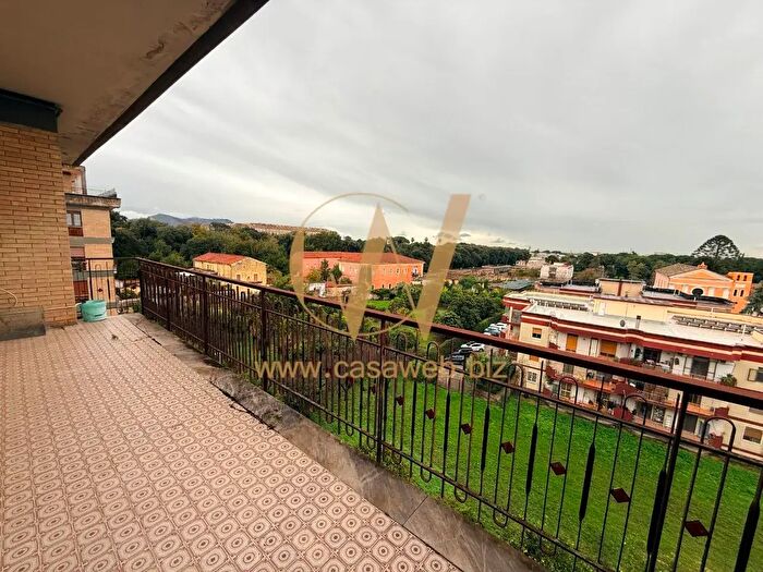 Appartamento con 6 locali in vendita in Via Sicilia, Casagiove