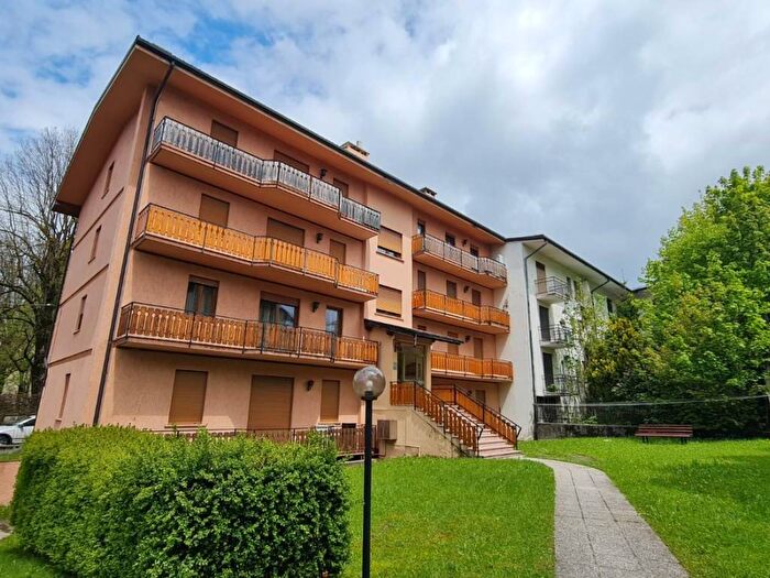 Appartamento bilocale in affitto in Viale Guiseppe Garibaldi, Centro, Asiago