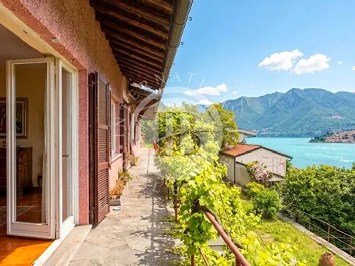 Casa con 6 locali in vendita in Moltrasio