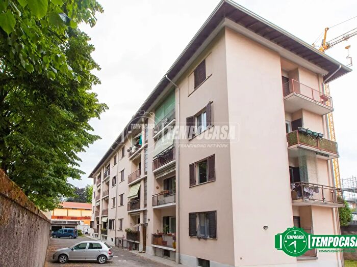 Appartamento trilocale in vendita in Viale Vittorio Alfieri, Busto Arsizio