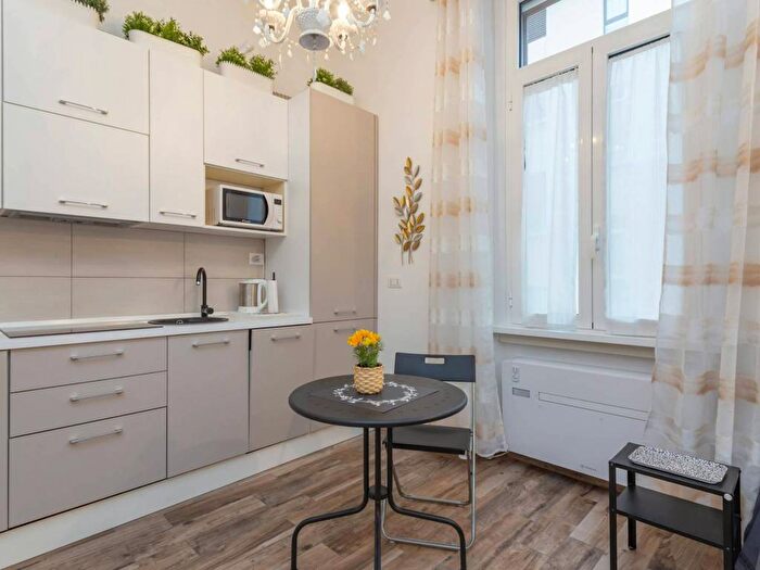 Appartamento monolocale in affitto in Via Orti, Quadronno Crocetta, Milano