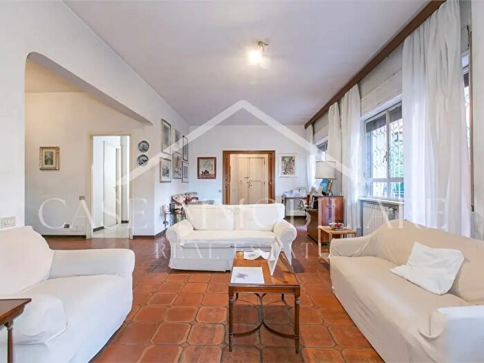 Appartamento con 7 locali in vendita in Via Ronciglione, Roma