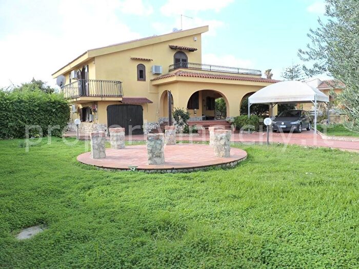 Casa con 10 locali in vendita in Siracusa