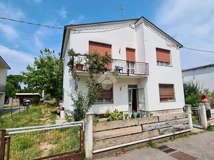 Casa con 5 locali in vendita in Via della Resistenza, Russi
