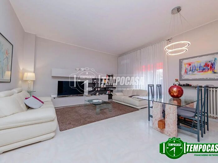 Appartamento trilocale in vendita in Via Ho Chi Min, Pero