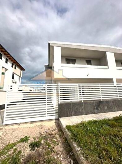 Casa quadrilocale in vendita in Via Bologna, Parete