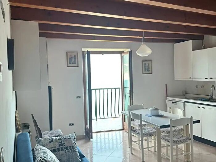 Appartamento trilocale in affitto in Via Fasor, Brenzone sul Garda