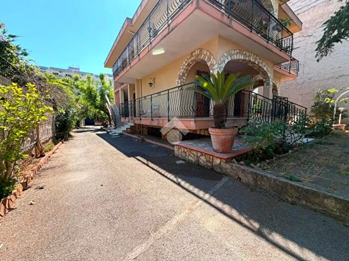 Appartamento con 6 locali in affitto in Viale della Regione Siciliana, Palermo
