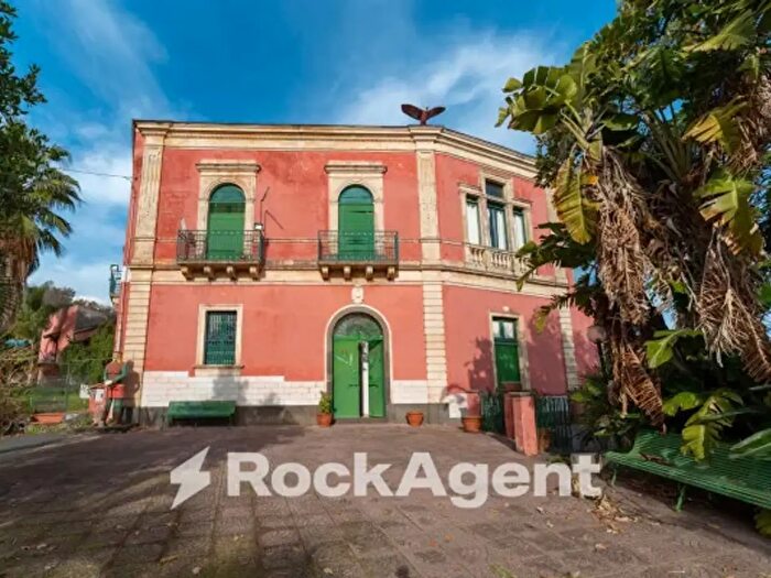 Casa con 6 locali in vendita in Strada, Giarre