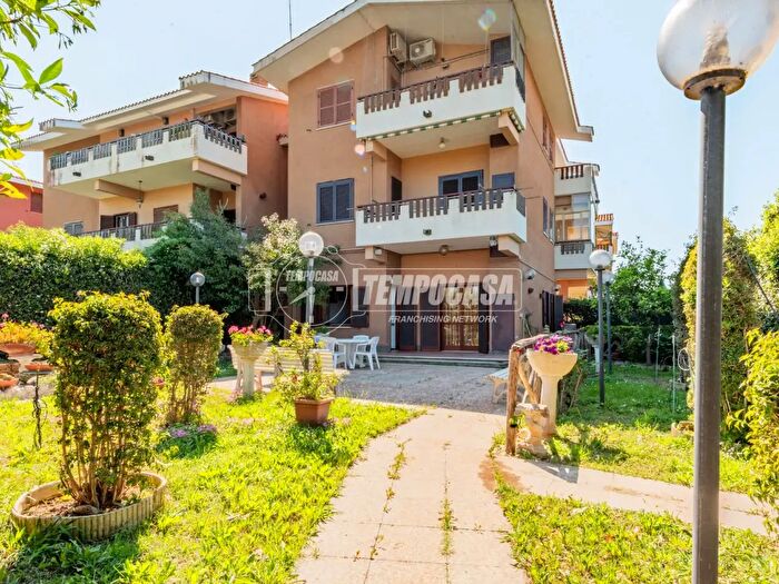 Appartamento trilocale in vendita in Via del Capricorno a, Ladispoli