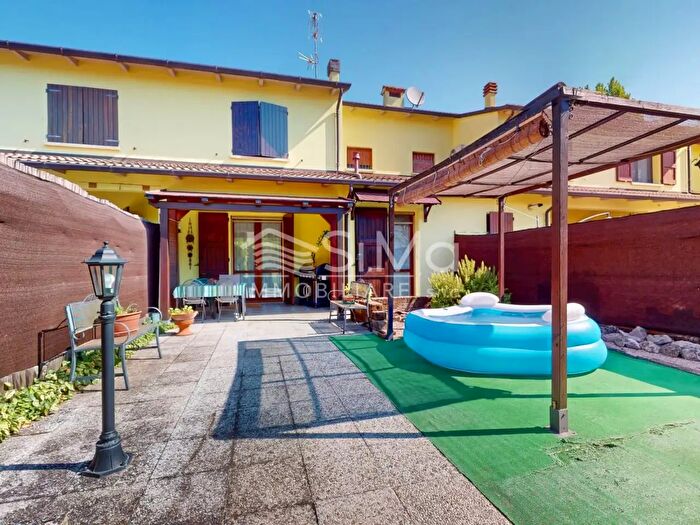 Casa quadrilocale in vendita in Via Bacchelli, Castello DArgile