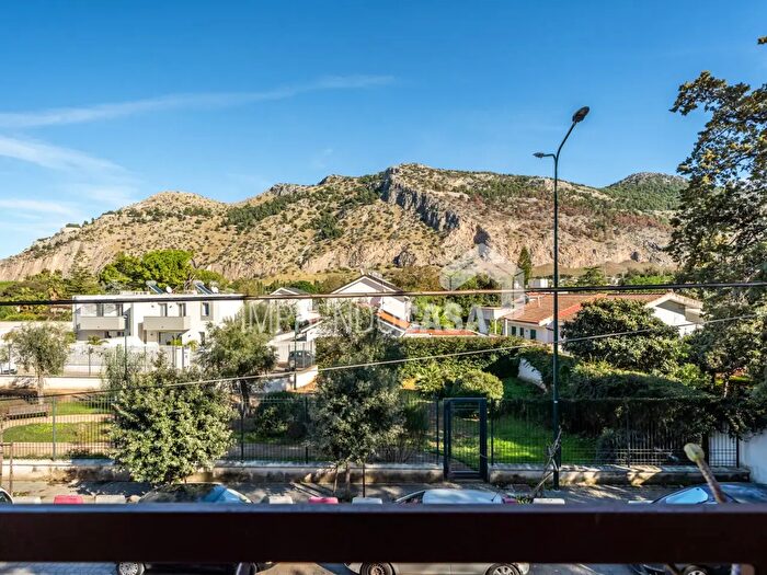 Appartamento trilocale in vendita in Via Castelforte, Palermo