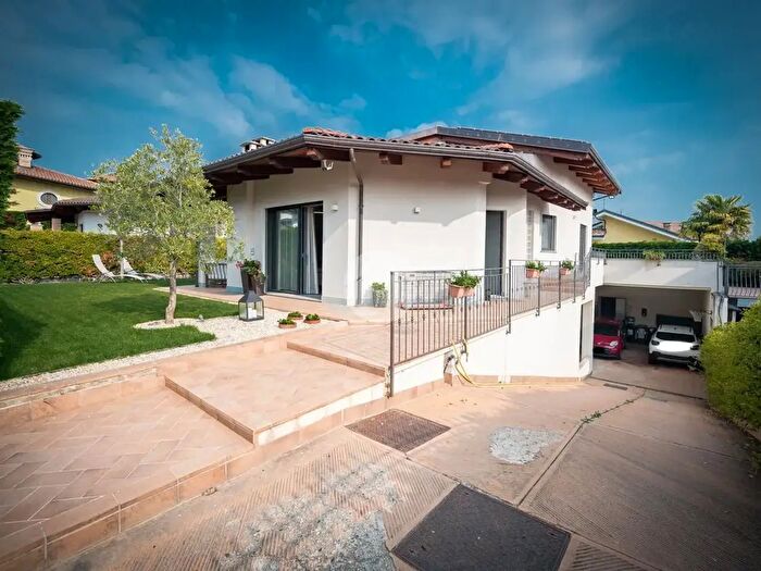 Casa con 7 locali in vendita in Via Rivoli, Rivalta Di Torino