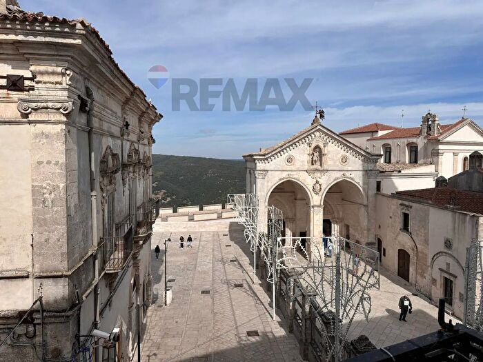 Appartamento con 5 locali in vendita in Via Reale Basilica, Monte Sant'Angelo