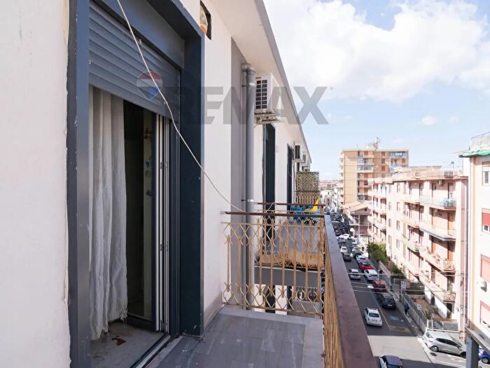 Appartamento con 6 locali in vendita in Corso San Vito, Mascalucia