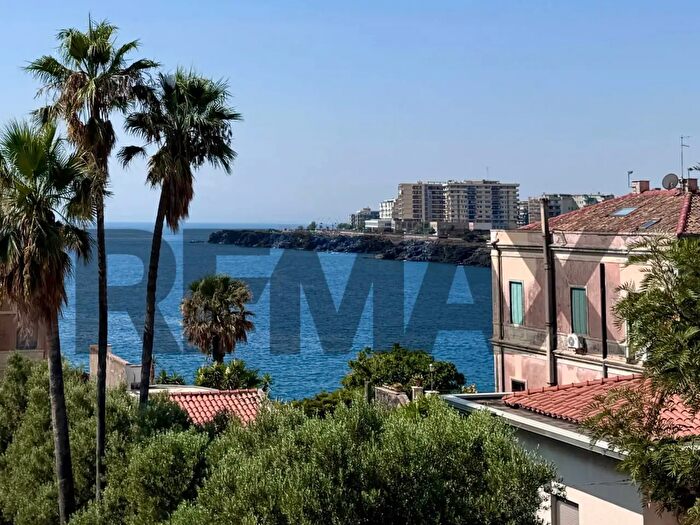 Appartamento con 6 locali in vendita in Via Acque Casse, Catania
