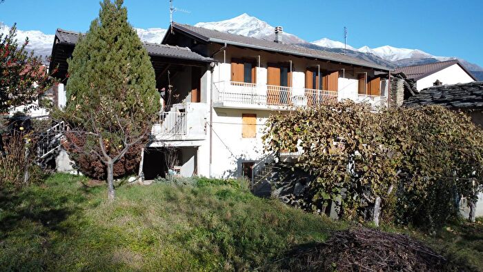 Casa con 7 locali in vendita in Frazione San Giuseppe, Giaglione