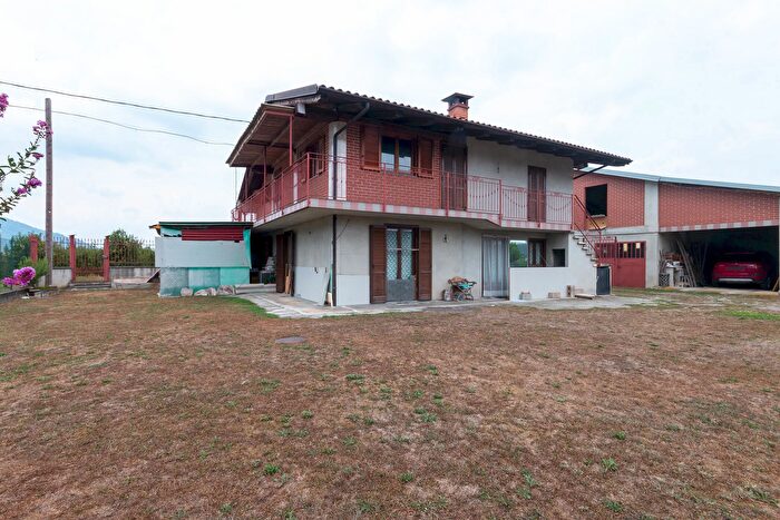 Casa quadrilocale in vendita in Via Madonna delle Grazie, Envie