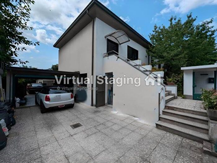 Casa trilocale in vendita in Viale Luigi Cadorna, Legnano