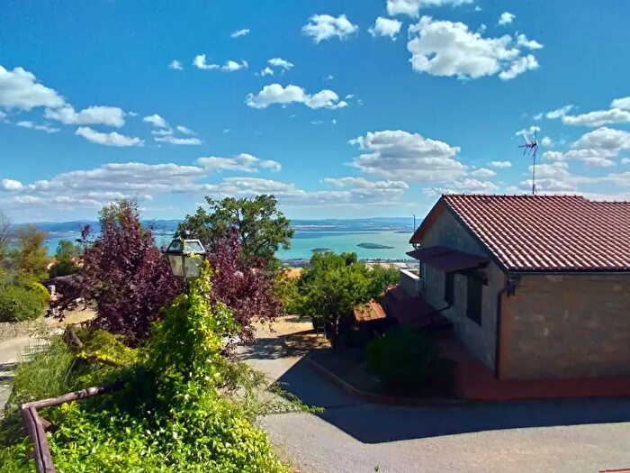 Casa con 6 locali in vendita in Lisciano Niccone