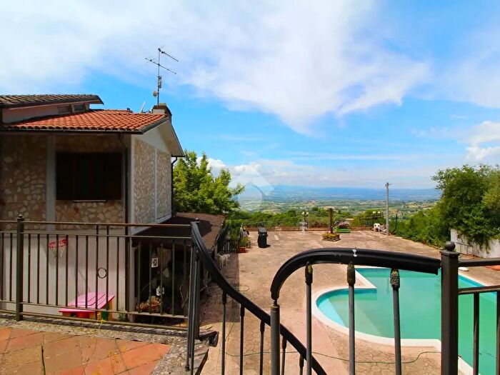 Casa quadrilocale in vendita in Voc Cesale, Stroncone