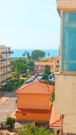 Appartamento trilocale in vendita in Via Bent Amilcare Nuvolone, Taggia