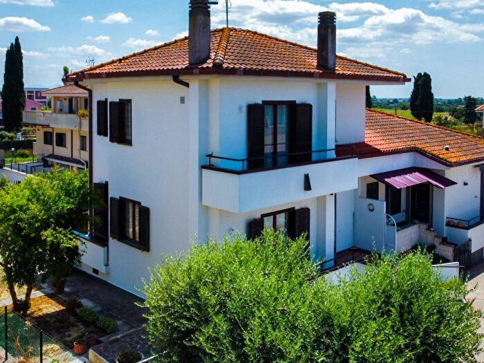 Casa quadrilocale in vendita in Via di Boccea, Valle Santa, Roma
