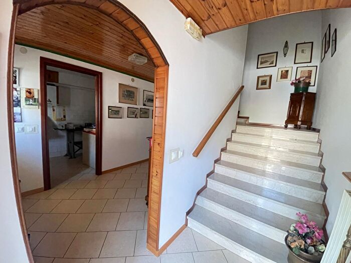 Casa con 7 locali in vendita in Suzzara