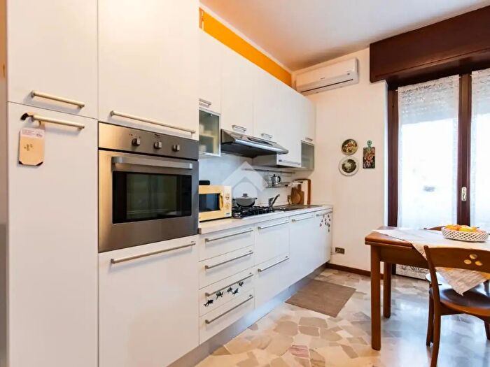 Appartamento trilocale in vendita in Viale Monza, Milano