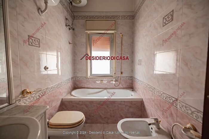 Casa con 6 locali in vendita in Lascari