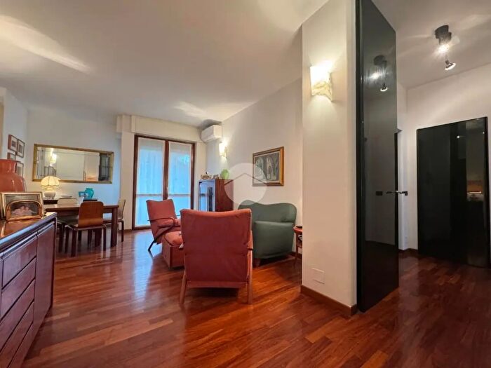 Appartamento trilocale in vendita in Via Vittorio Scialoia, Milano