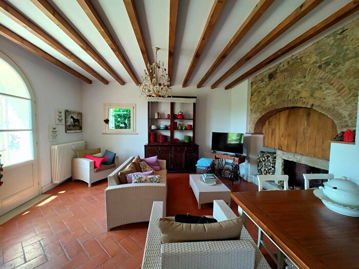 Casa con 5 locali in vendita in Collesalvetti